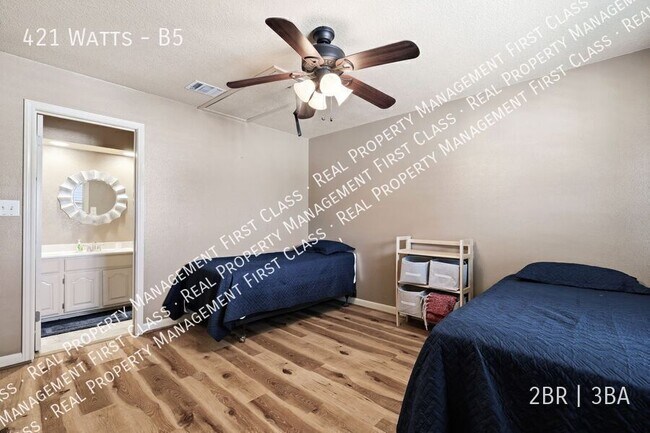 Building Photo - 421 Watts-B5