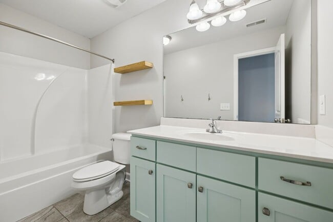 Building Photo - Welcome home to this beautifully maintaine...