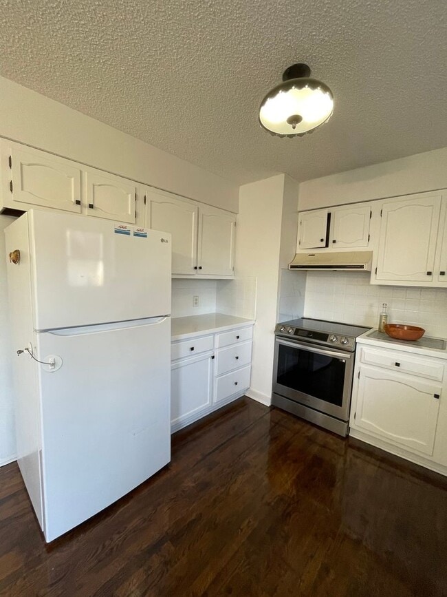 Building Photo - 618 Wilson St