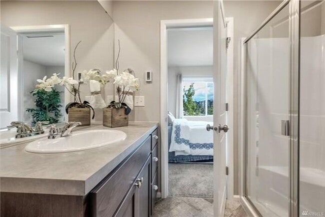 Building Photo - Sunrise TOWN HOME 2BDR 2.5BATH W/ 2 CAR GA...