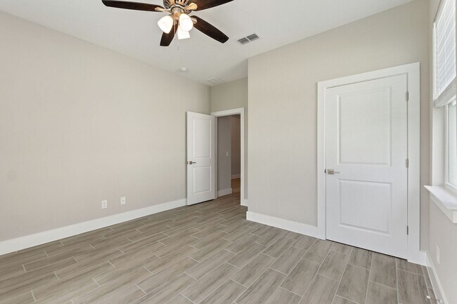 Building Photo - Deposit-Free! Modern, energy efficient hom...