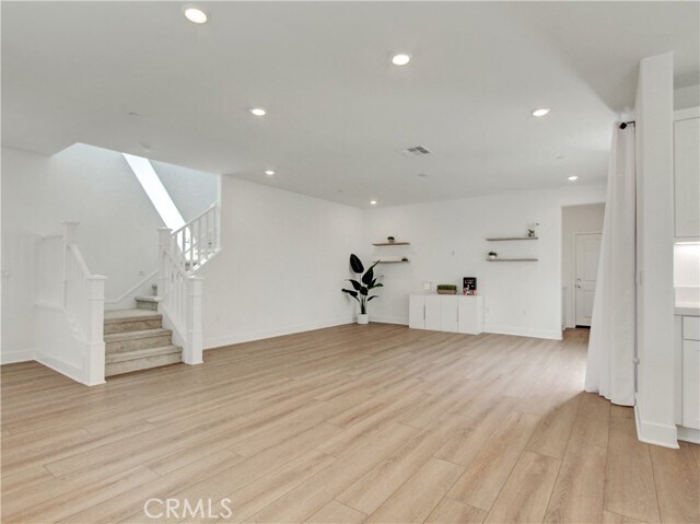 Building Photo - 230 Sora