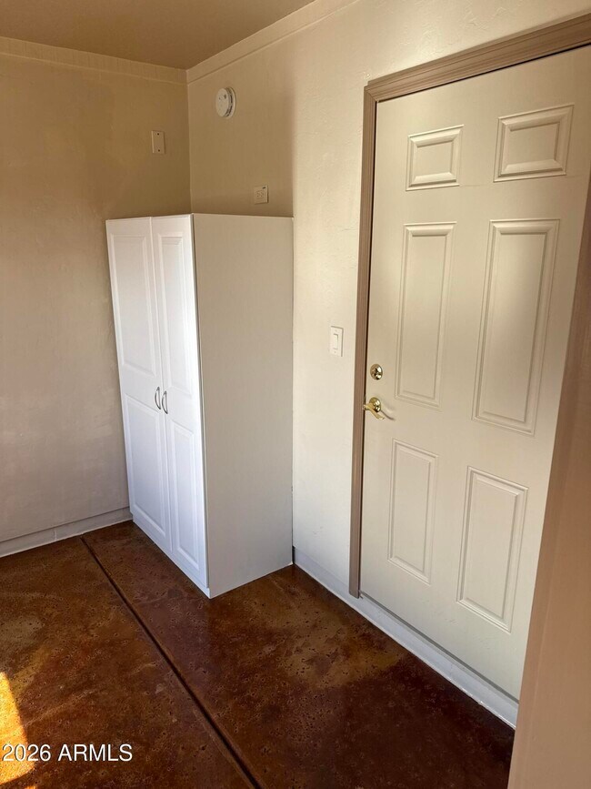 Building Photo - 5342 S San Pedro Ave