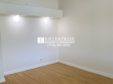 Building Photo - Spacious Townhome in Crown Villas Communit...