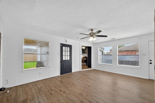 Building Photo - 9858 Sageaspen Ln