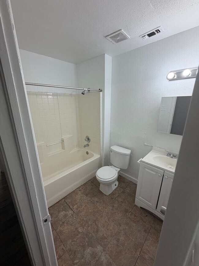 Building Photo - 5104-5106 Chapman St