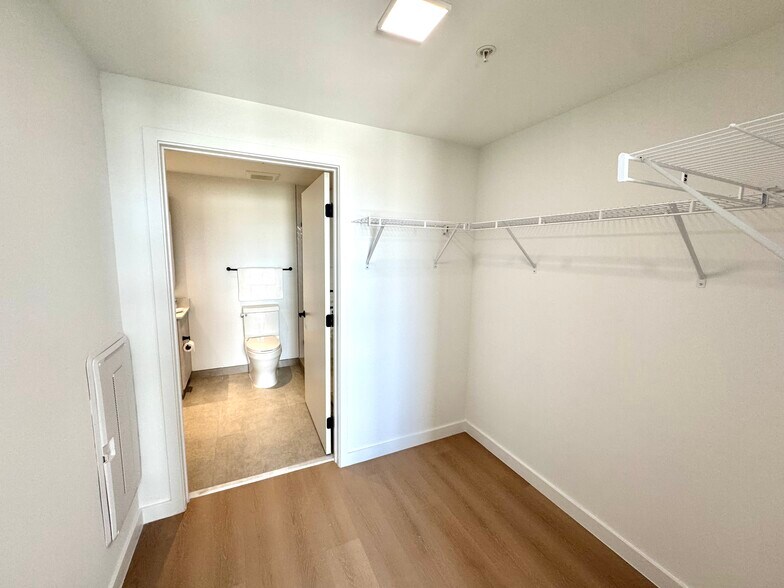 Building Photo - 242 NW 32nd St