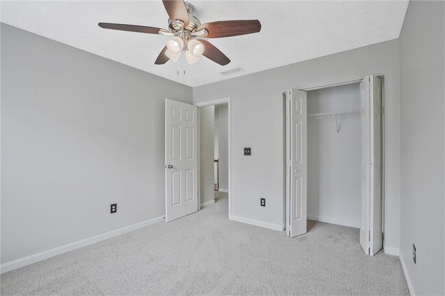 Building Photo - 4910 Lakebrooke Run