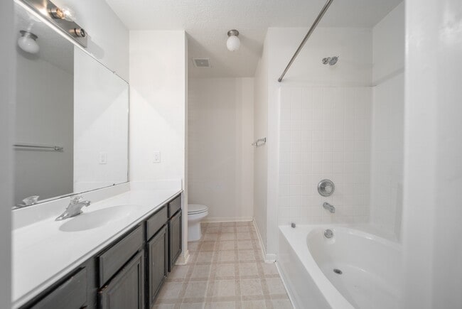 Building Photo - 327 Chateau Woods Pkwy Dr
