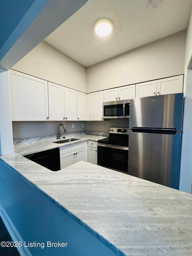 Building Photo - 153 Thierman Ln