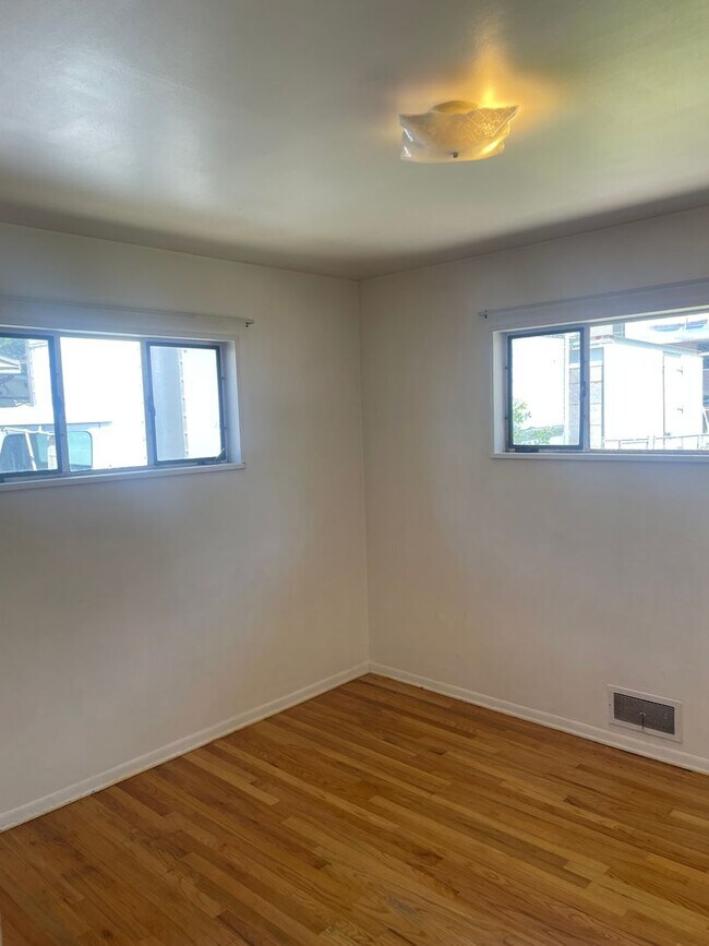 Building Photo - Ranch style home for rent very close to An...