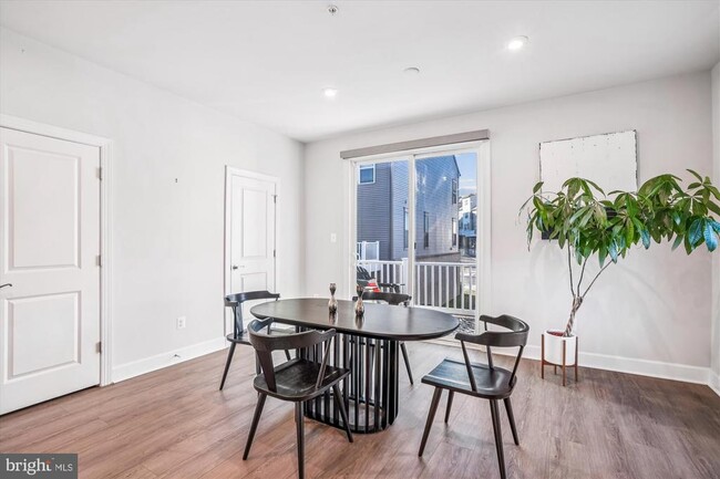 Building Photo - 6732 Belcrest Rd