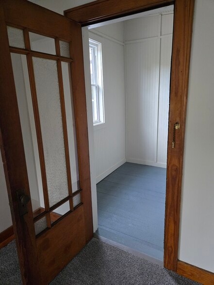 Building Photo - 307 N Brown Ave