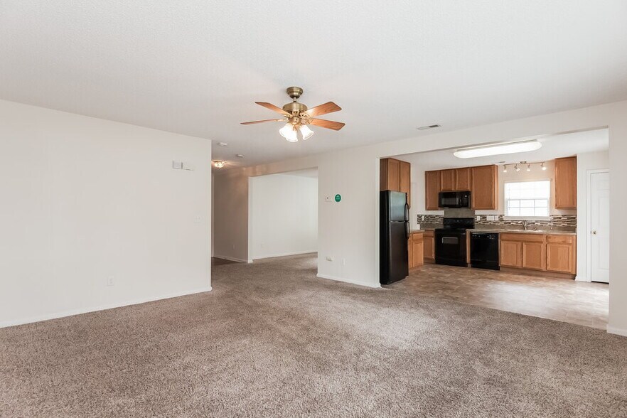Building Photo - 7945 Bristle Ln