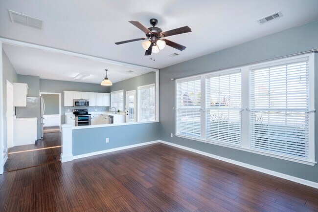 Building Photo - 2601 Potomac Ct
