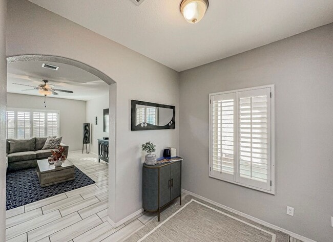 Building Photo - Westside area Rental (Completely Furnished) Beautiful 3 bed/2.5 baths