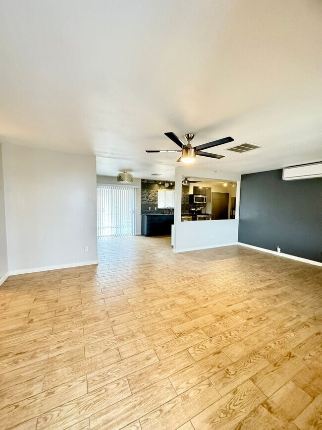 Building Photo - 3 bedroom 1.5 bathroom with amazing views of Morongo Valley