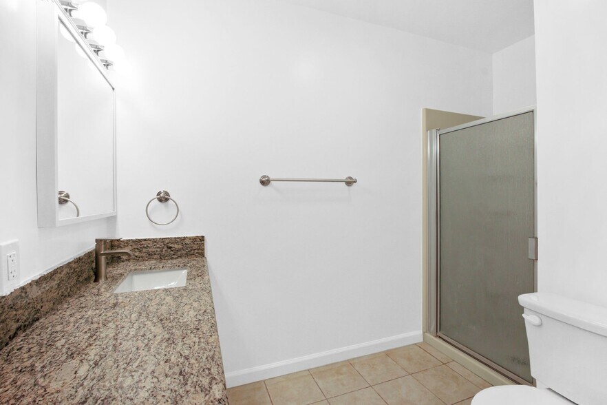 Building Photo - 1237 Berkeley St