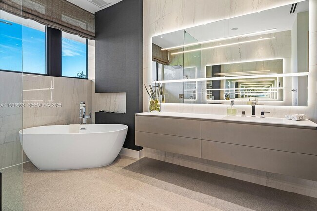 Building Photo - 4585 Nautilus Dr