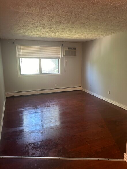 Building Photo - 545 Calef Rd