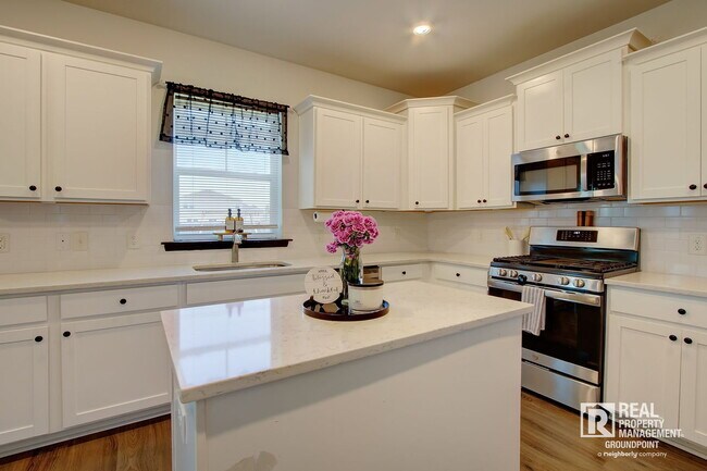 Building Photo - 214 Honey Horn Dr