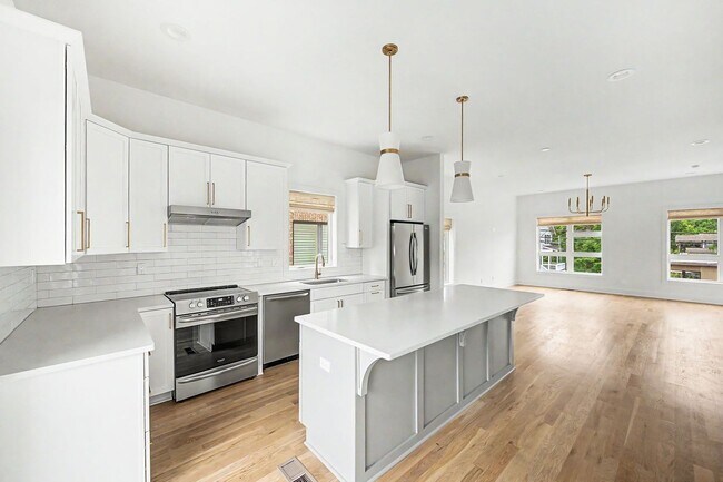 Building Photo - Stunning 3BR/3.5BA contemporary condo in the heart of Wedgewood-Houston!