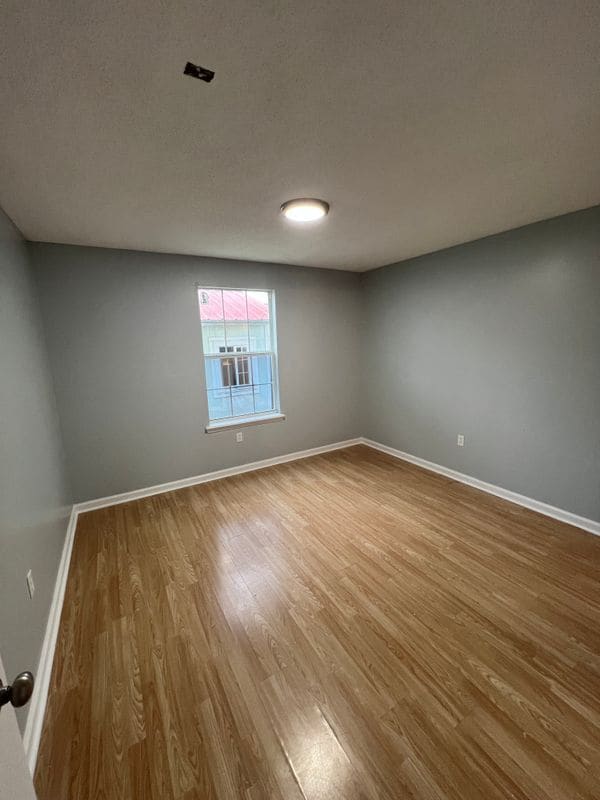 Building Photo - 8812 Apple St