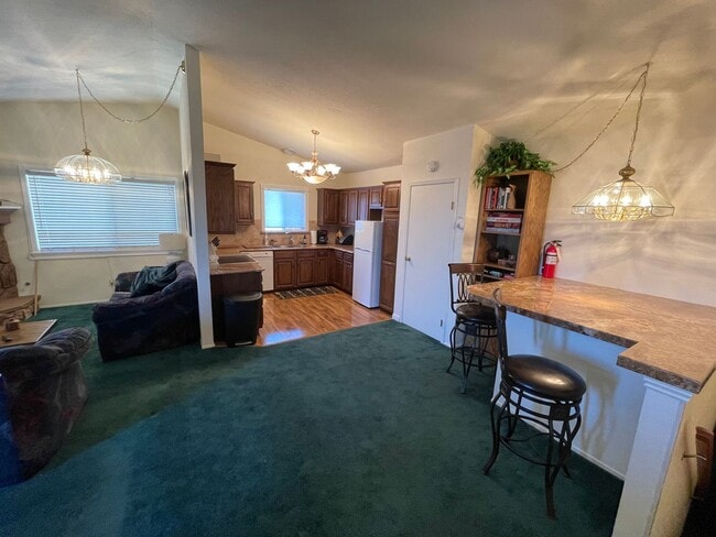Building Photo - Beautiful townhome available now!