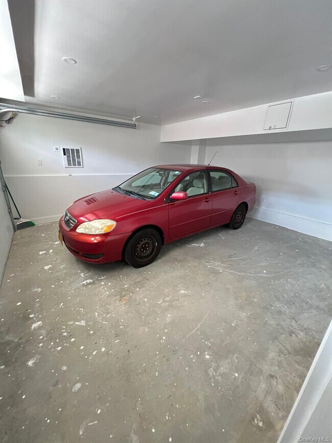 Building Photo - 50 Vineyard Ave