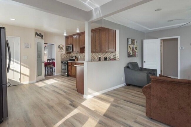 Building Photo - **LAKEWOOD HOME** THREE BEDROOM READY FOR JULY MOVE-IN
