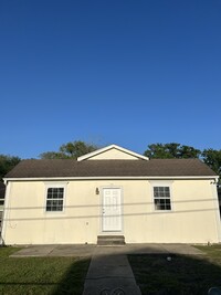 Building Photo - 4541 Laine Ave