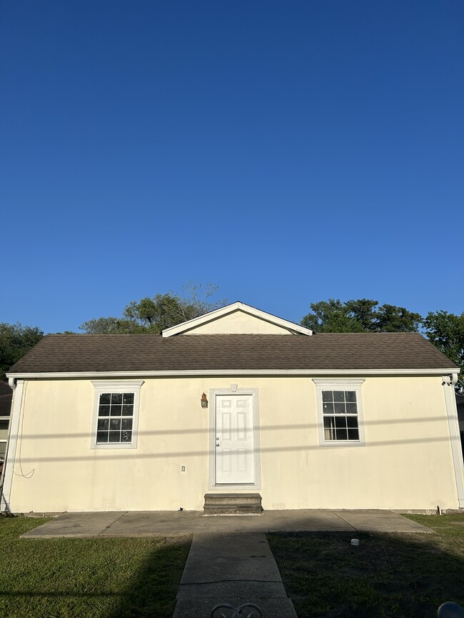 Primary Photo - 4541 Laine Ave