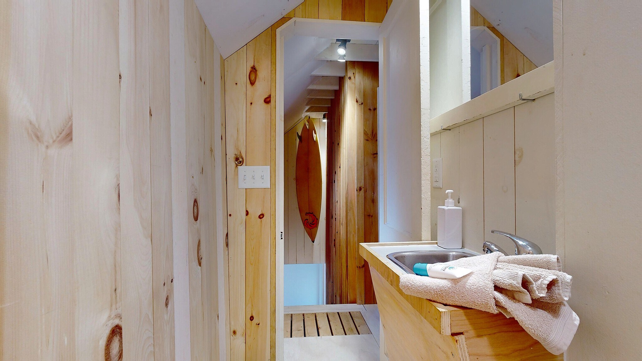 Building Photo - 42 Evergreen Ave