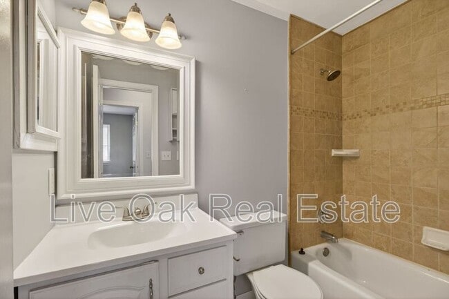 Building Photo - 304 Falling Ln