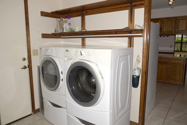 Building Photo - 1129 Troon Dr E