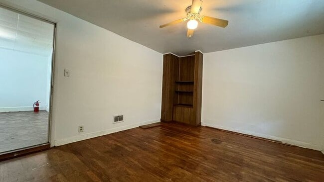 Building Photo - $2,100 | 4 Bedroom, 1.5 Bathroom Multi Flo...