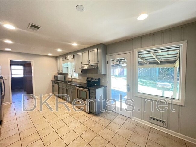 Building Photo - 481 Virginia Pl SE