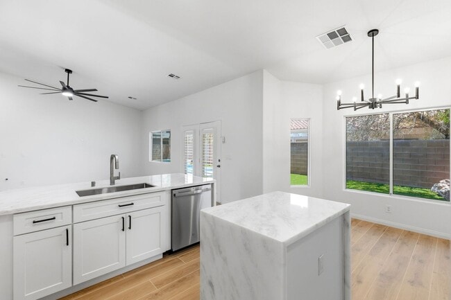 Building Photo - Beautiful Remodeled Single-Story Home W/ Pool in Southern Highlands