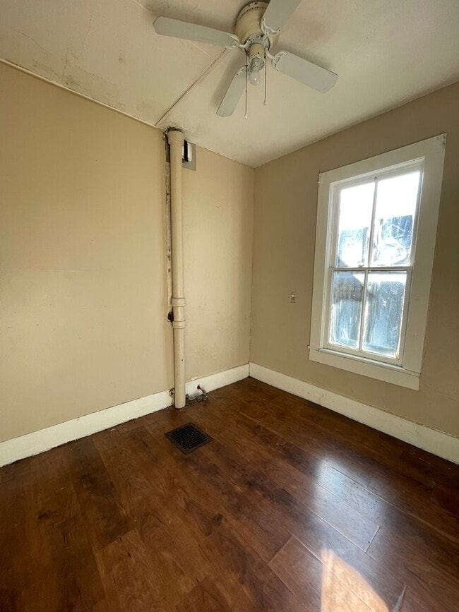 Building Photo - 1113 Constitution St