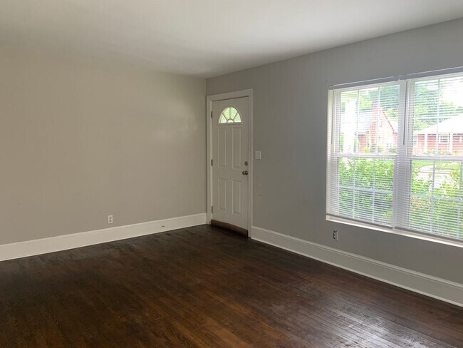 Building Photo - 3 BR house available near Target on Lawndale!