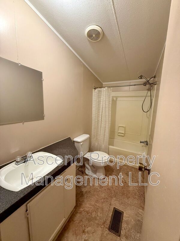 Building Photo - 8831 Nelson Rd