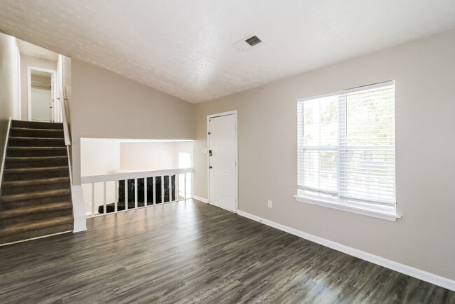 Building Photo - 548 Sherwood Greens