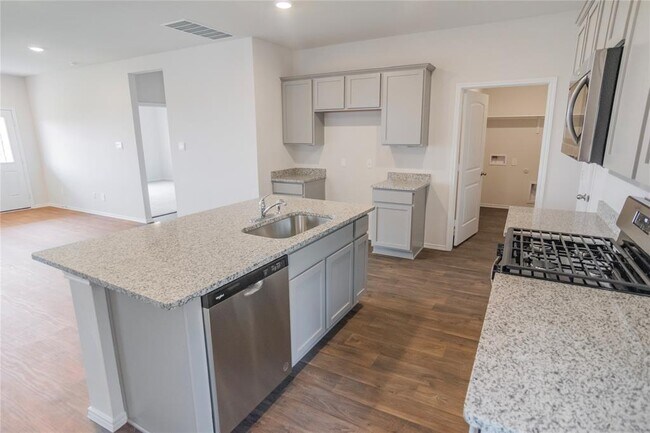 Building Photo - 361 Sandringham Lp