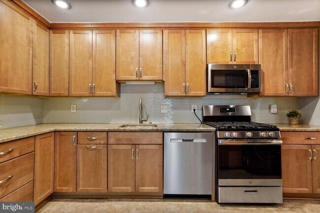 Building Photo - 11820 Breton Ct