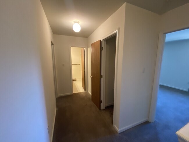 Building Photo - 212 Magnolia Dr