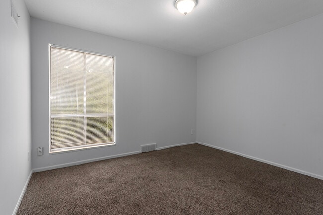 Building Photo - 418 W 89th St