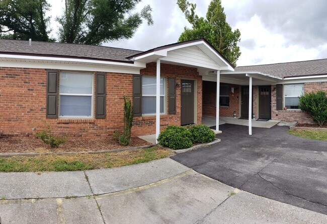 Building Photo - Garden Manor