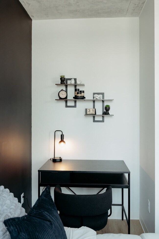 Building Photo - 755 S Clark St