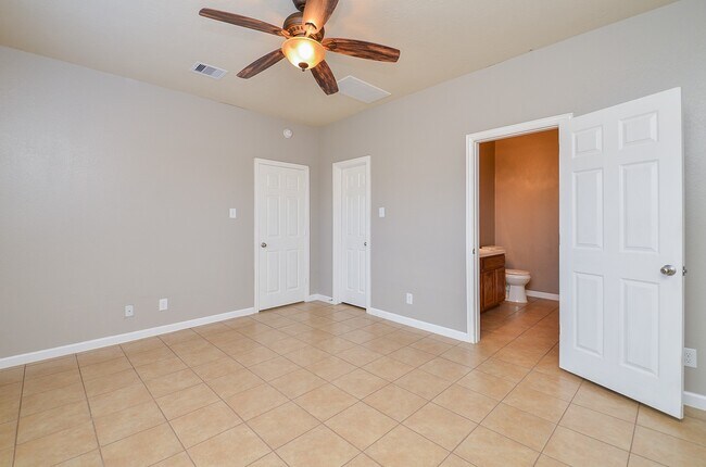 Building Photo - 10806 Woodwind Shadows Dr