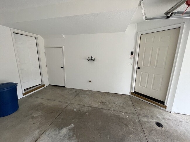 Building Photo - 39 Grandview Dr